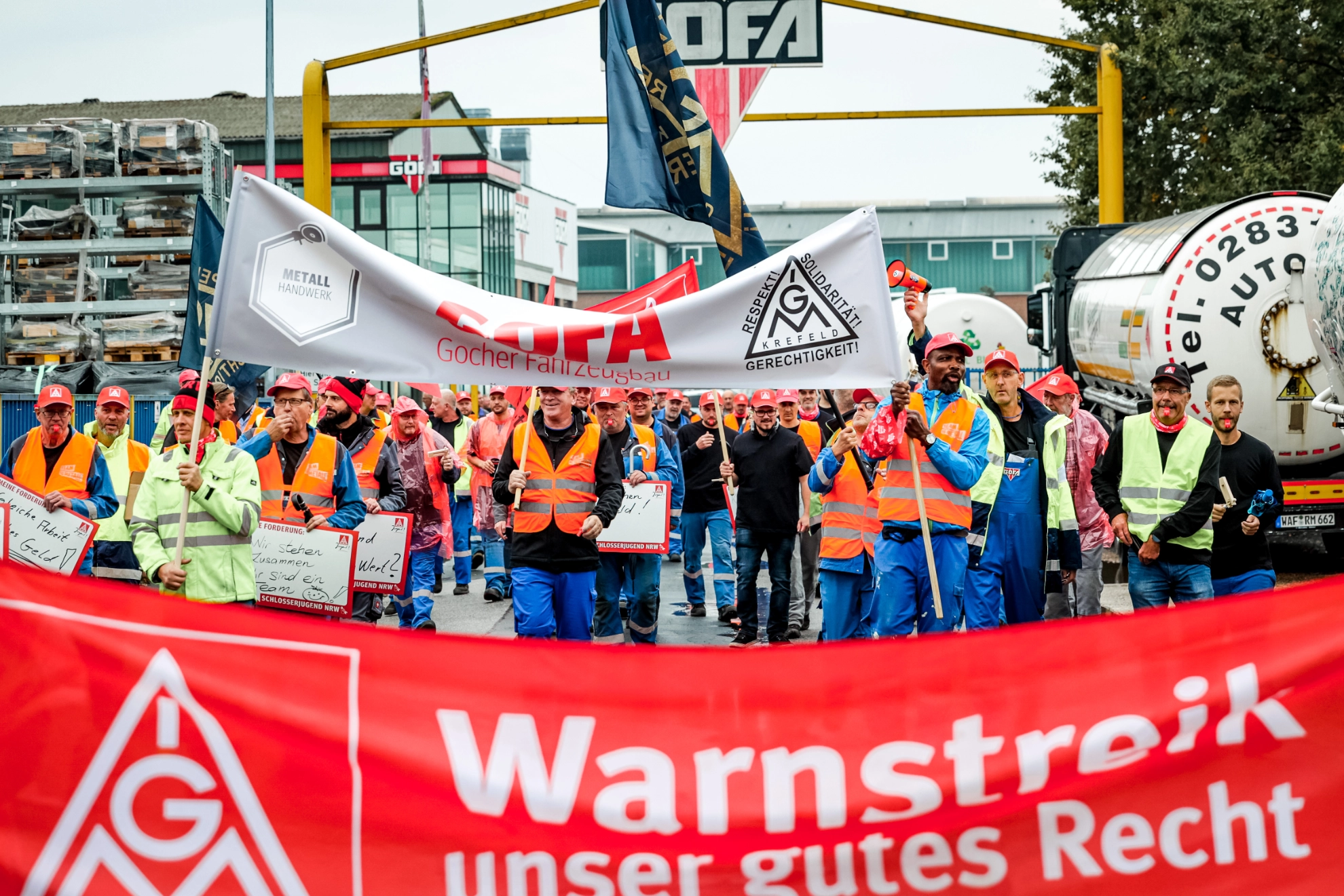 Foto vom Warnstreik bei GOFA Gocher Fahrzeugbau GmbH am 12.10.2023